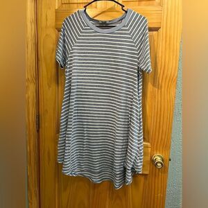 Umgee washed navy and white stripe size L high-low knee length dress
